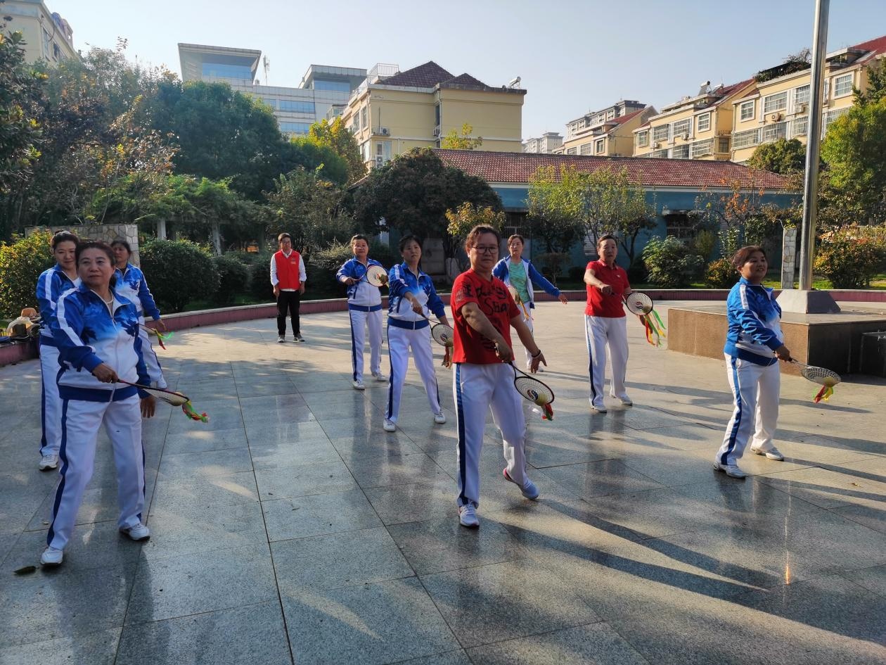 【好评中国】河声丨432亿人次奔赴山海以“铁旅融合”激活暑期消费新引擎(图1)