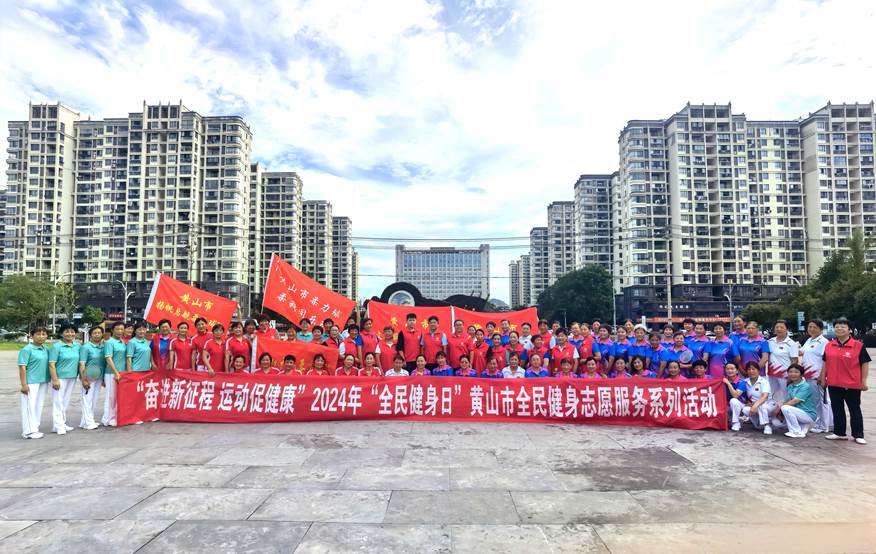王柏根用哑铃唤起“青春力量”(图1)